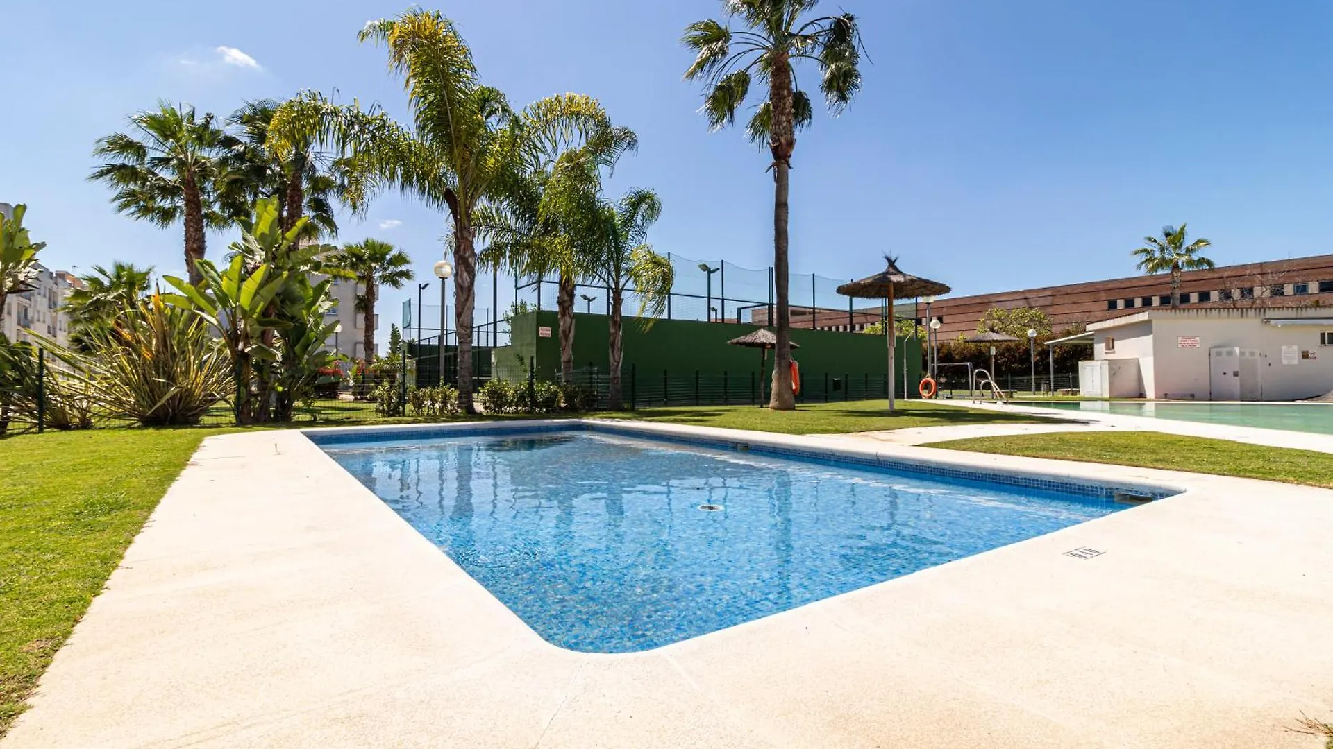 Allo Apartments Europa II 4 Habitaciones-Piscina-Padel-Parking Jerez de la Frontera 0*,  Spain