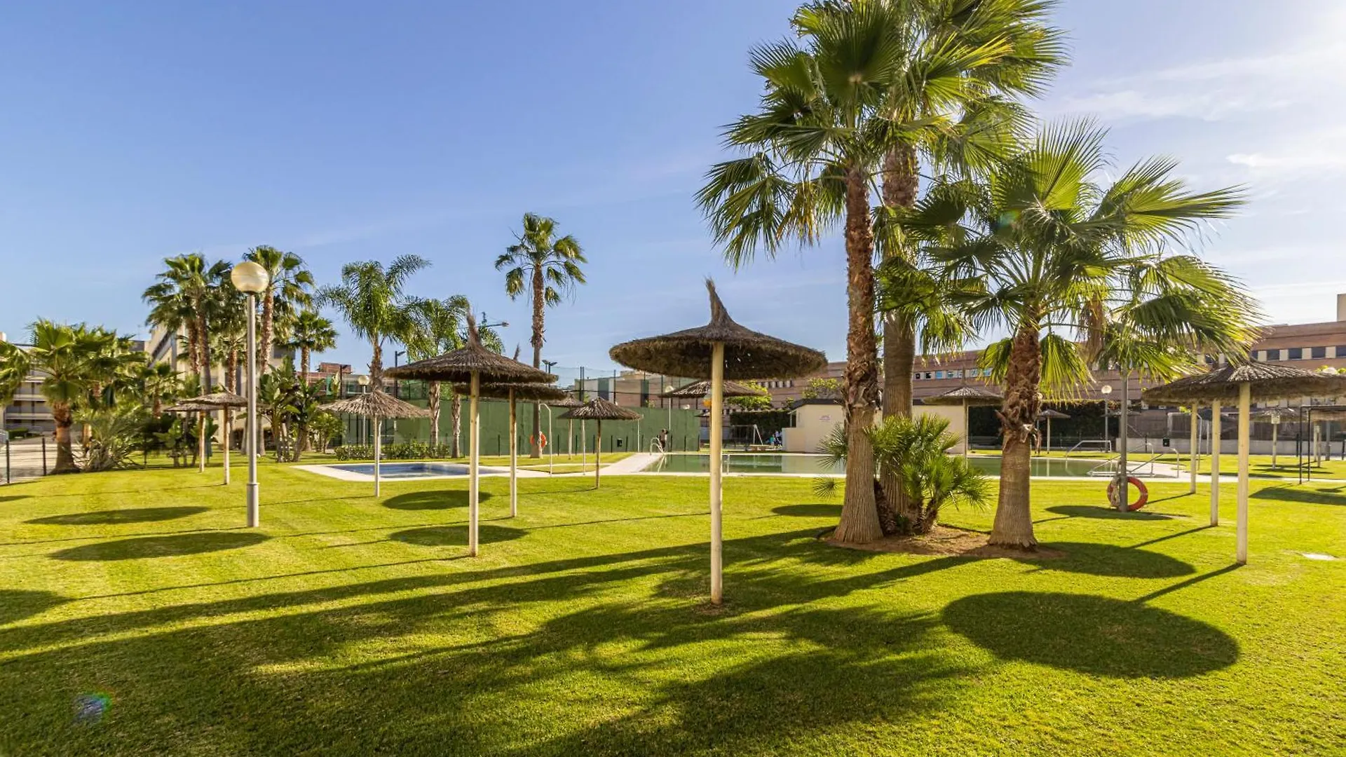 Allo Apartments Europa II 4 Habitaciones-Piscina-Padel-Parking Jerez de la Frontera 0*,  Spain